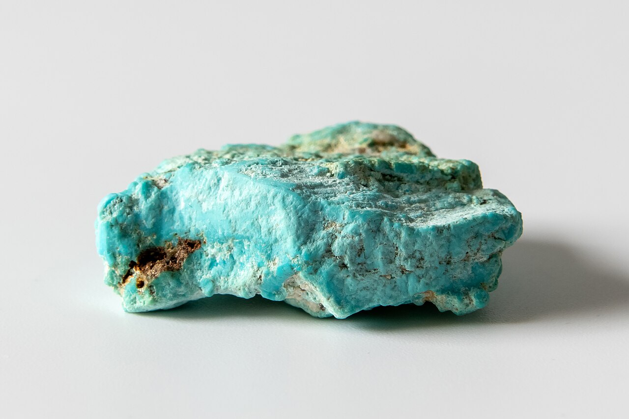 Ejemplar de turquesa en bruto de Arizona, azul verdoso con matriz marrón